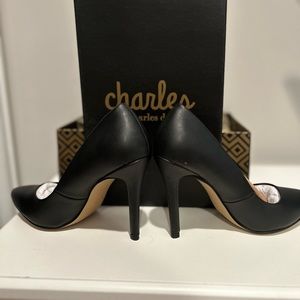 BRAND NEW Charles David Heels